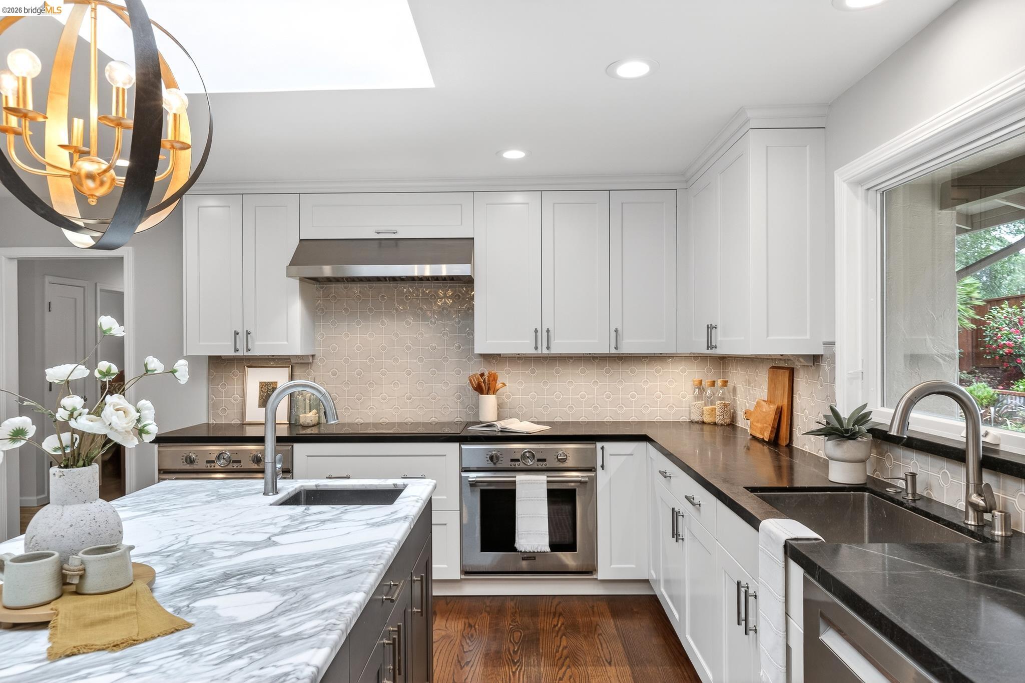 Detail Gallery Image 16 of 52 For 261 Silverado Ct, Oakland,  CA 94605 - 3 Beds | 2 Baths