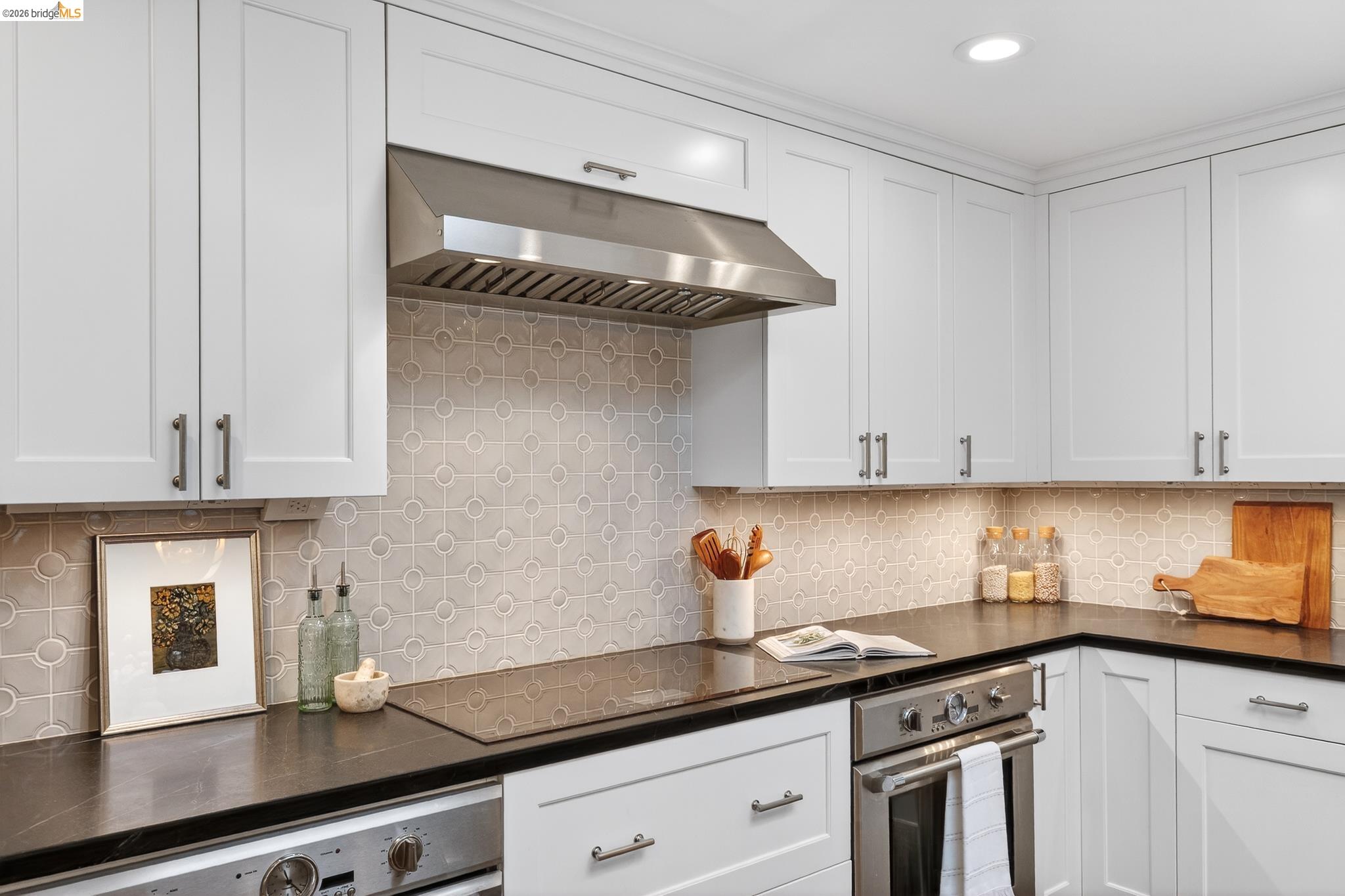 Detail Gallery Image 17 of 52 For 261 Silverado Ct, Oakland,  CA 94605 - 3 Beds | 2 Baths