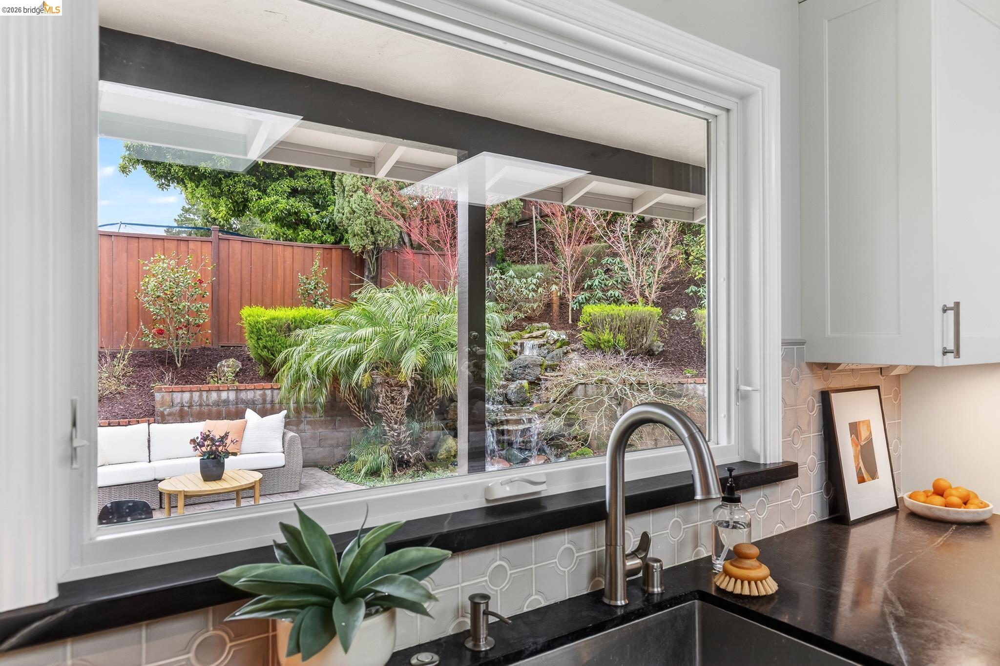 Detail Gallery Image 20 of 52 For 261 Silverado Ct, Oakland,  CA 94605 - 3 Beds | 2 Baths