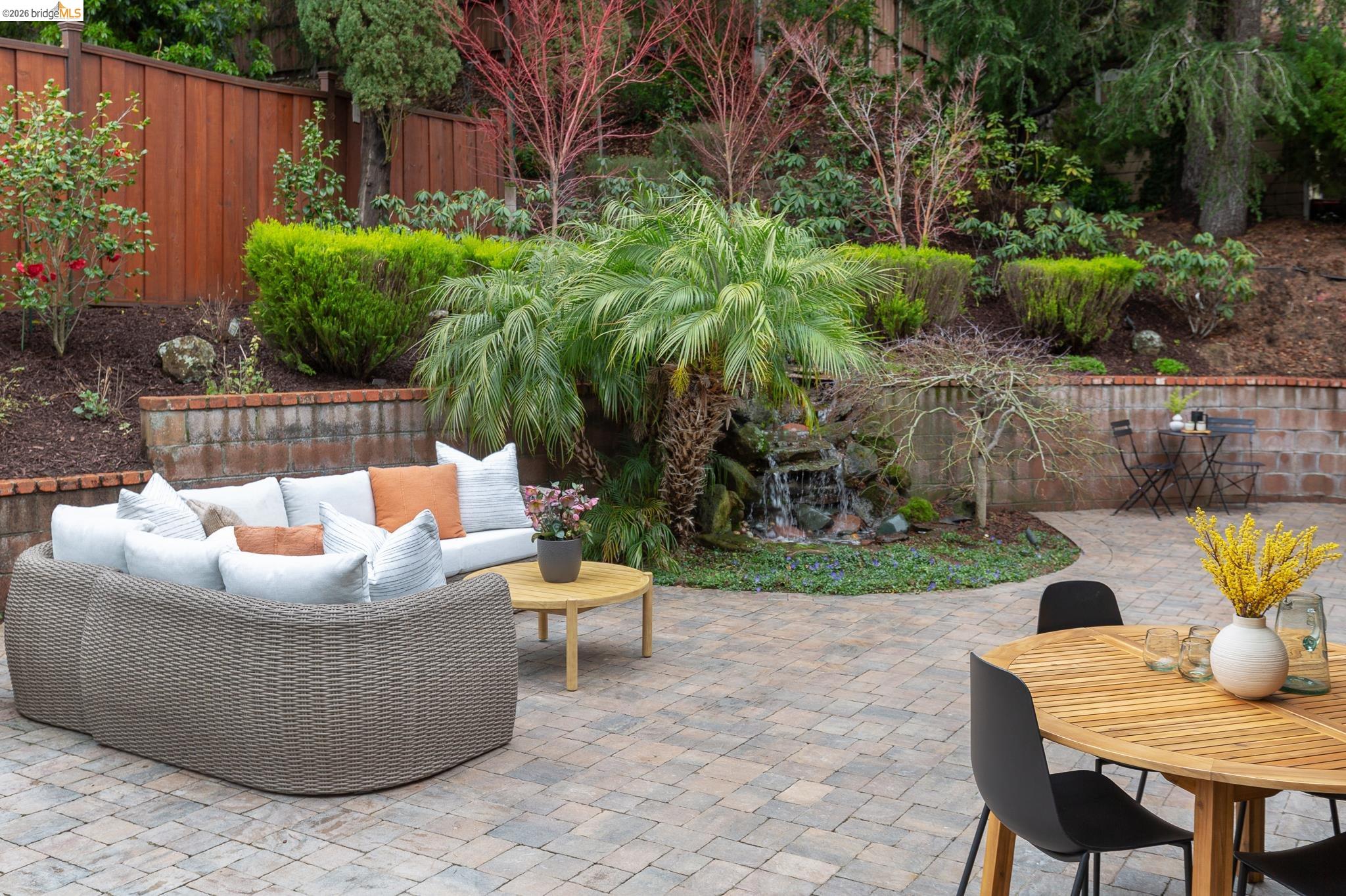 Detail Gallery Image 25 of 52 For 261 Silverado Ct, Oakland,  CA 94605 - 3 Beds | 2 Baths