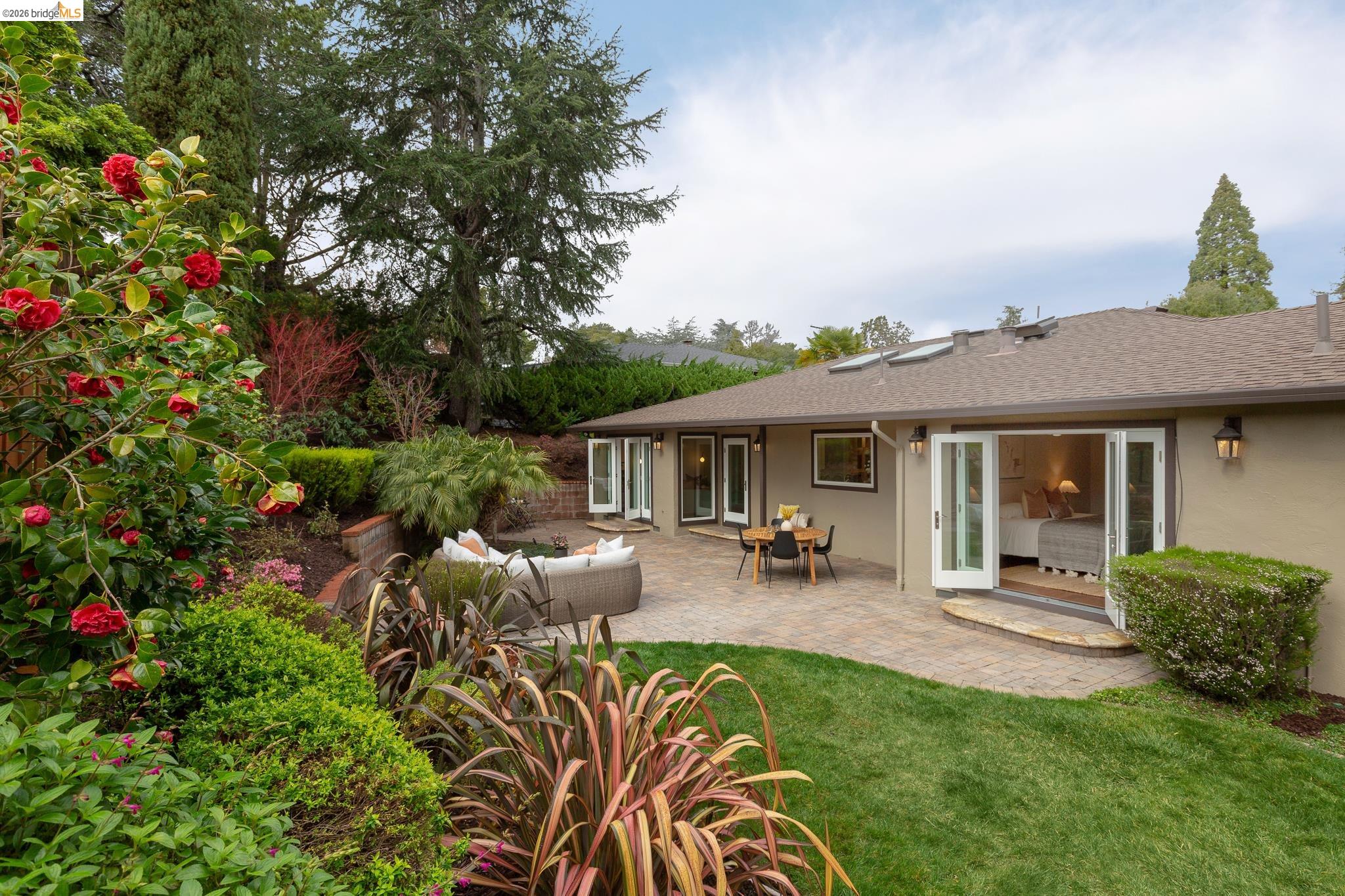 Detail Gallery Image 26 of 52 For 261 Silverado Ct, Oakland,  CA 94605 - 3 Beds | 2 Baths