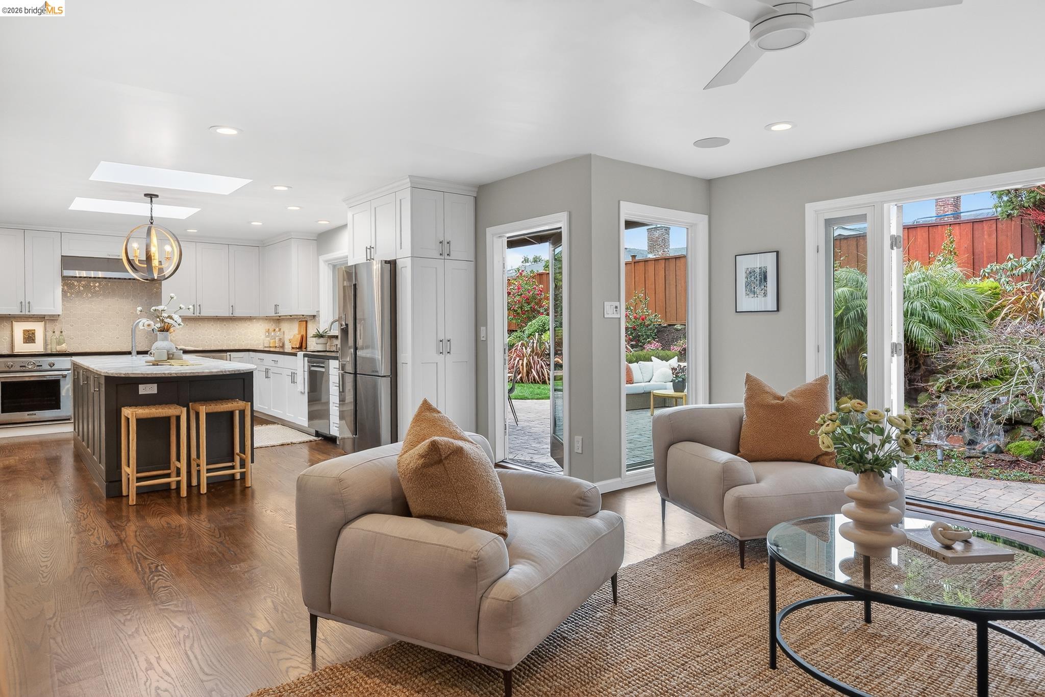 Detail Gallery Image 27 of 52 For 261 Silverado Ct, Oakland,  CA 94605 - 3 Beds | 2 Baths