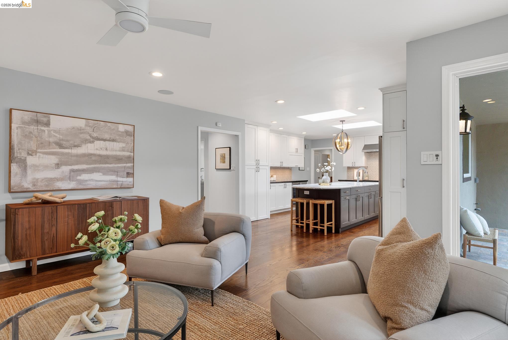 Detail Gallery Image 32 of 52 For 261 Silverado Ct, Oakland,  CA 94605 - 3 Beds | 2 Baths