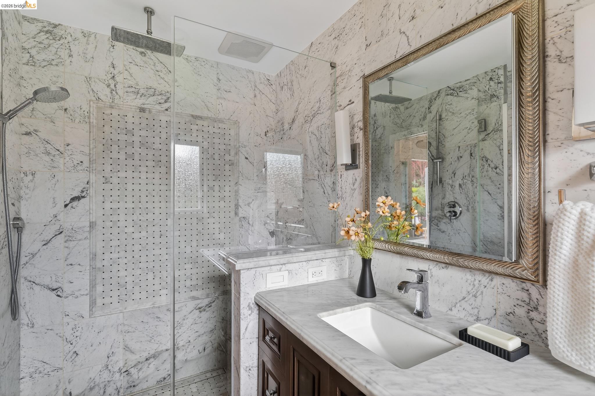 Detail Gallery Image 39 of 52 For 261 Silverado Ct, Oakland,  CA 94605 - 3 Beds | 2 Baths