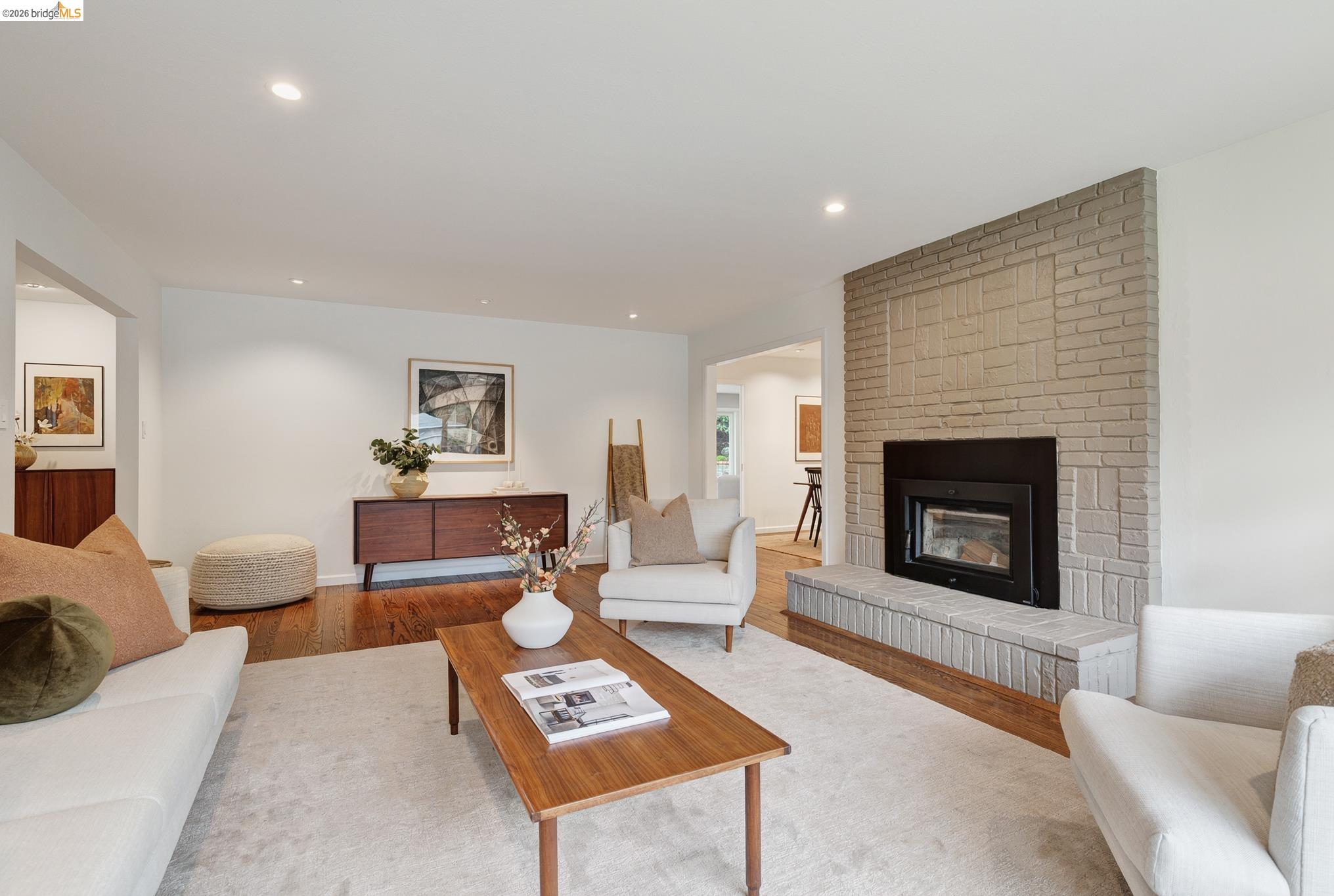 Detail Gallery Image 6 of 52 For 261 Silverado Ct, Oakland,  CA 94605 - 3 Beds | 2 Baths