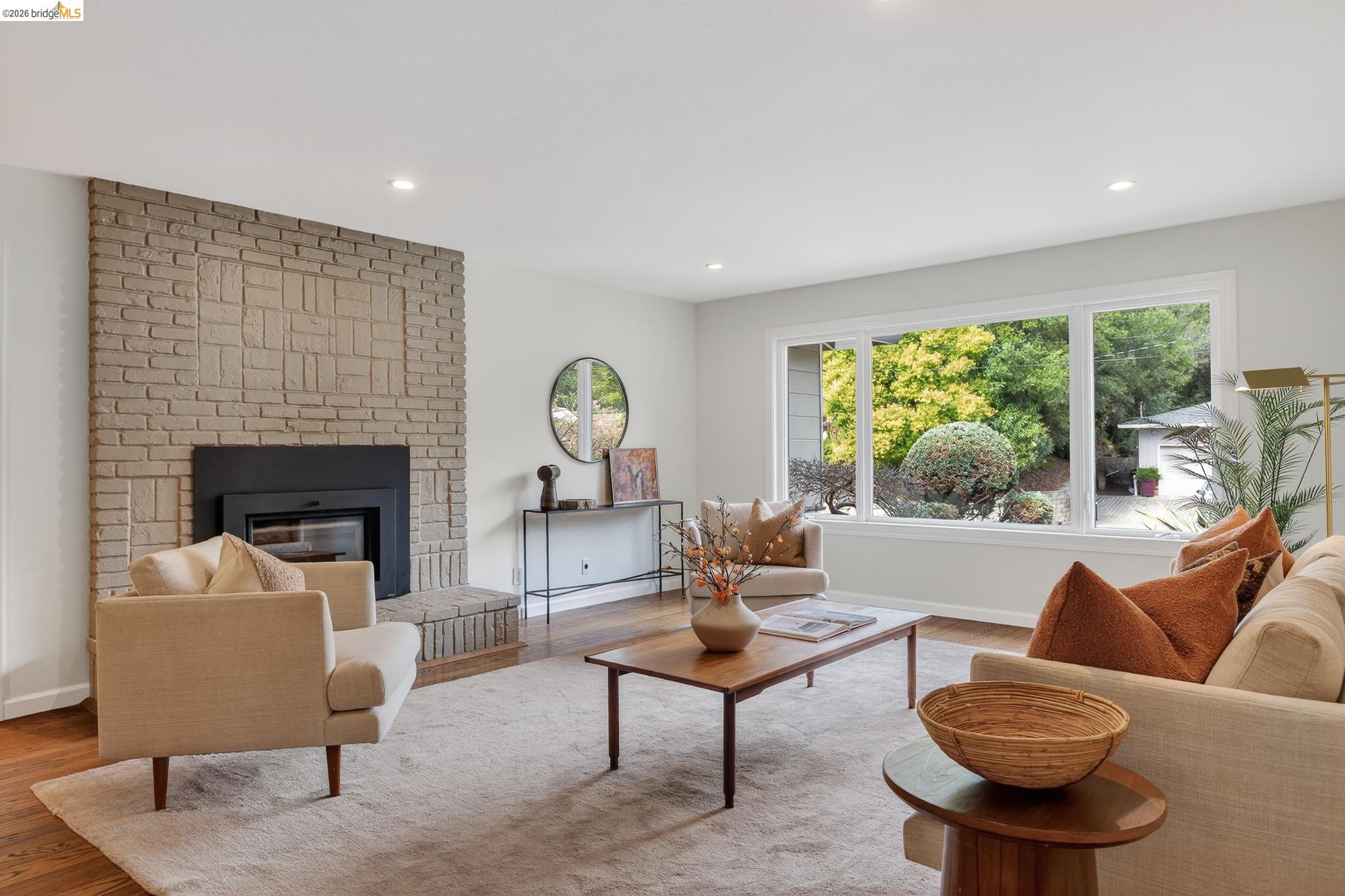 Detail Gallery Image 7 of 52 For 261 Silverado Ct, Oakland,  CA 94605 - 3 Beds | 2 Baths