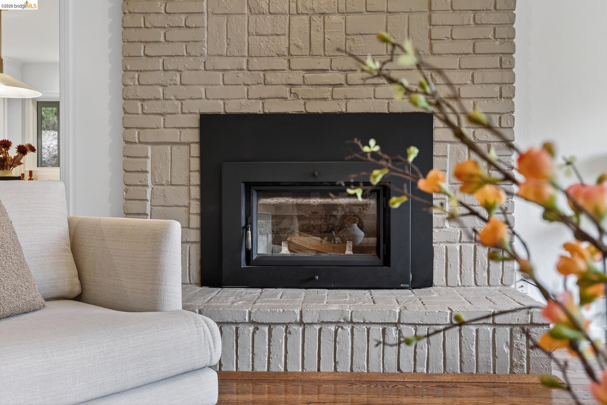 Detail Gallery Image 8 of 52 For 261 Silverado Ct, Oakland,  CA 94605 - 3 Beds | 2 Baths