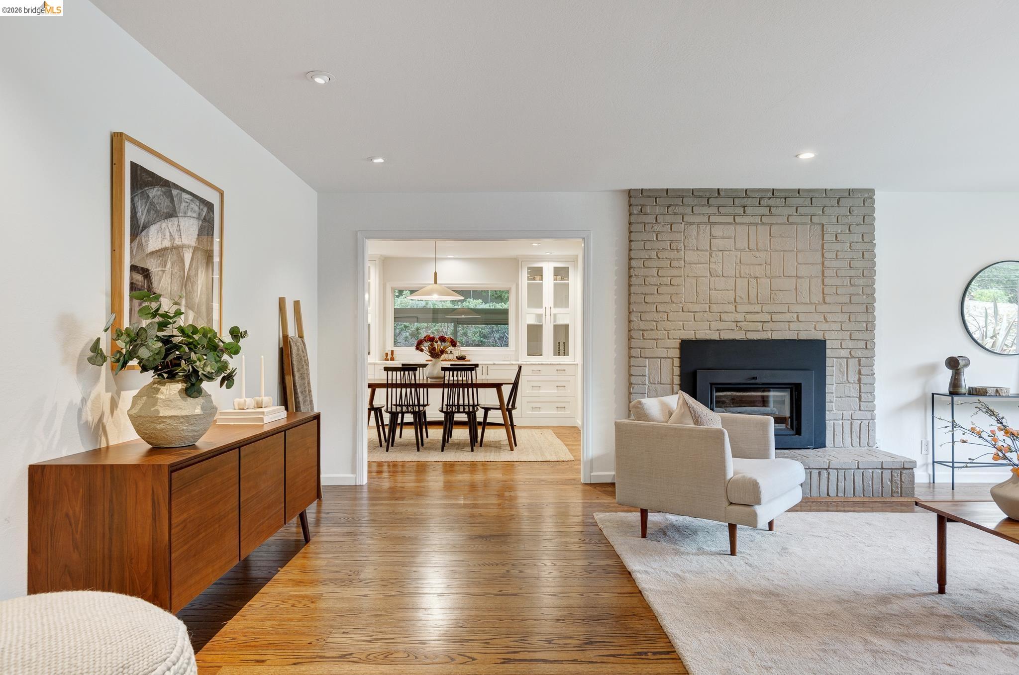 Detail Gallery Image 9 of 52 For 261 Silverado Ct, Oakland,  CA 94605 - 3 Beds | 2 Baths