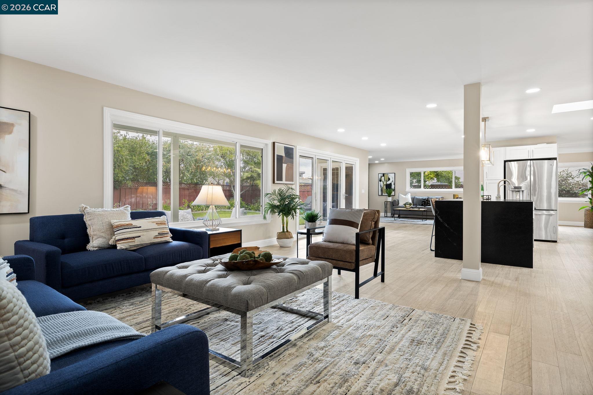 Detail Gallery Image 2 of 24 For 875 Brittany Ln, Concord,  CA 94518 - 4 Beds | 3 Baths