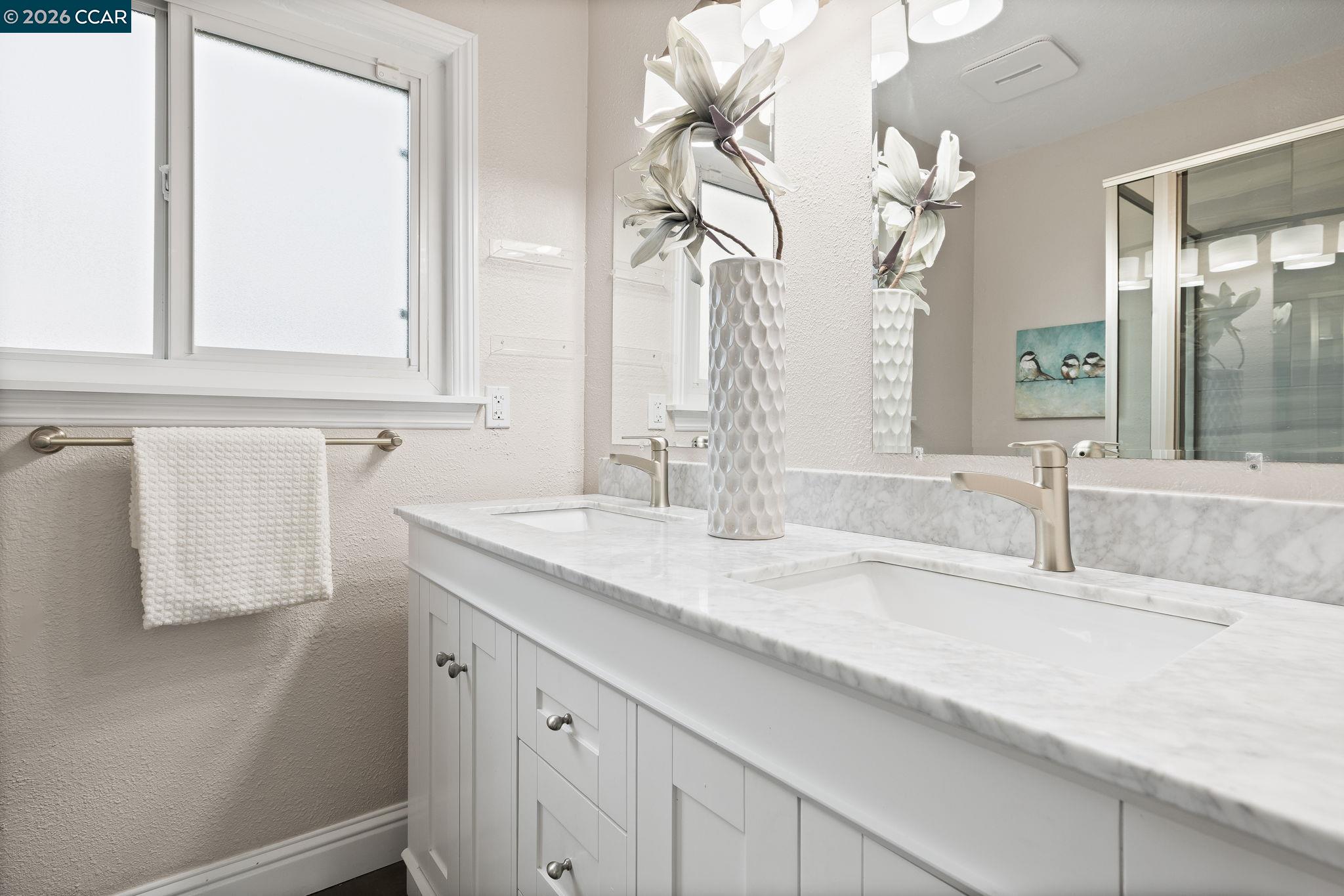 Detail Gallery Image 13 of 24 For 875 Brittany Ln, Concord,  CA 94518 - 4 Beds | 3 Baths