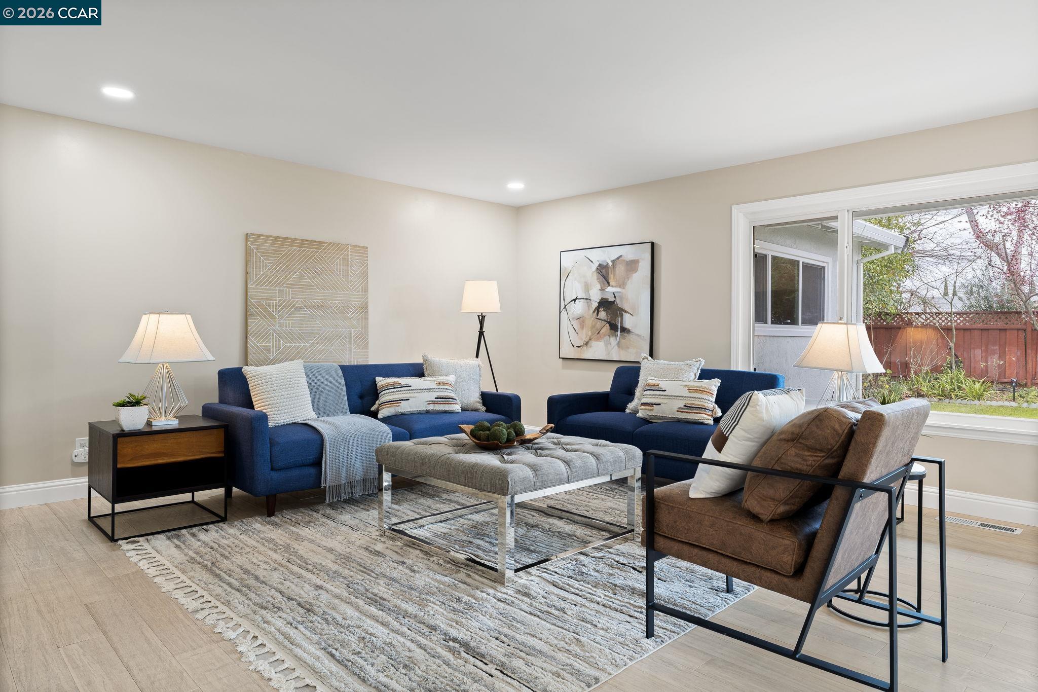 Detail Gallery Image 4 of 24 For 875 Brittany Ln, Concord,  CA 94518 - 4 Beds | 3 Baths