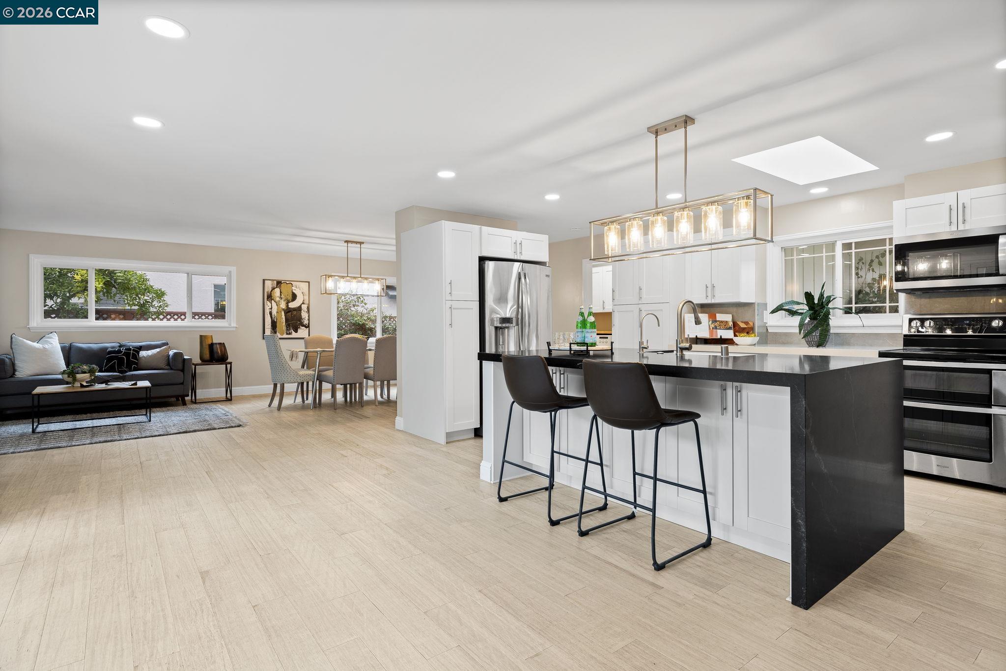 Detail Gallery Image 5 of 24 For 875 Brittany Ln, Concord,  CA 94518 - 4 Beds | 3 Baths