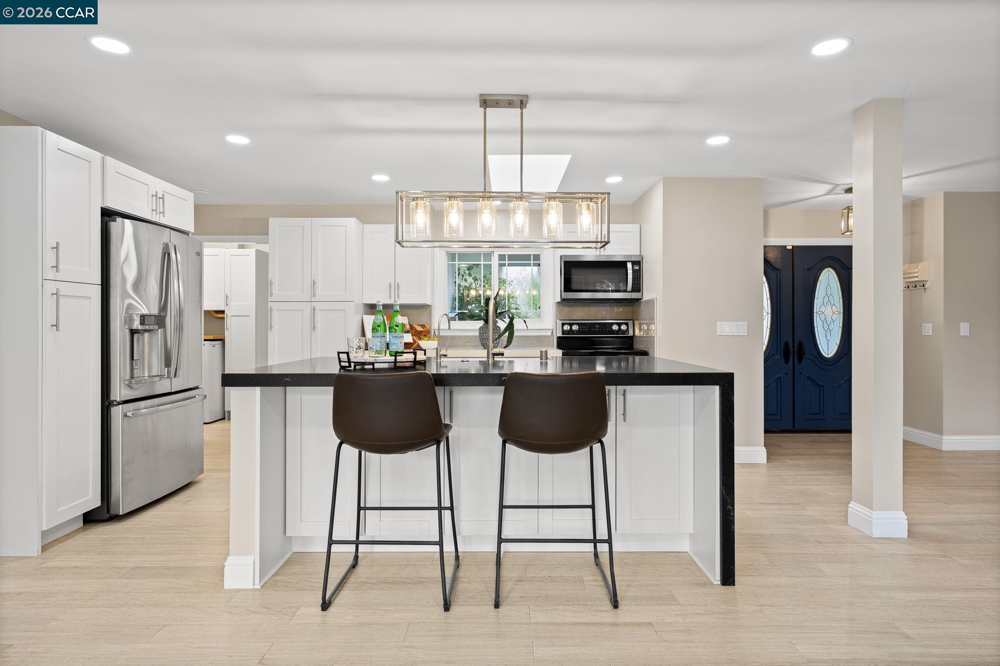 Detail Gallery Image 6 of 24 For 875 Brittany Ln, Concord,  CA 94518 - 4 Beds | 3 Baths