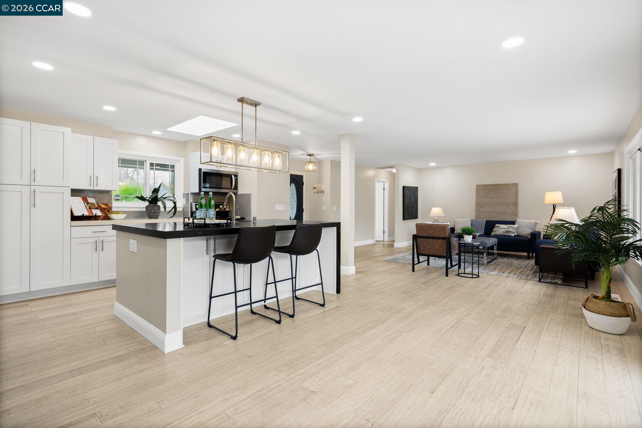 Detail Gallery Image 7 of 24 For 875 Brittany Ln, Concord,  CA 94518 - 4 Beds | 3 Baths