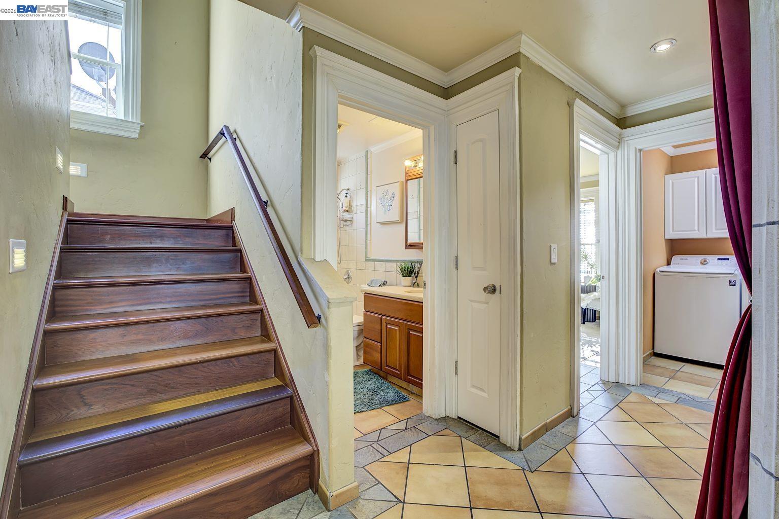 Detail Gallery Image 12 of 55 For 2635 E 10th St, Oakland,  CA 94601 - 4 Beds | 3 Baths