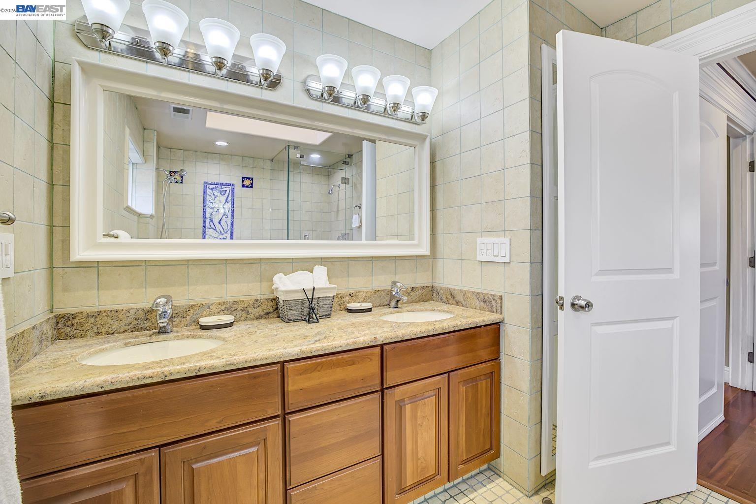 Detail Gallery Image 41 of 55 For 2635 E 10th St, Oakland,  CA 94601 - 4 Beds | 3 Baths