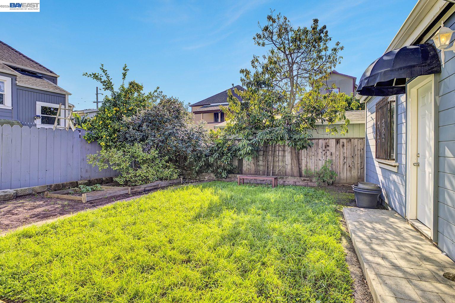 Detail Gallery Image 45 of 55 For 2635 E 10th St, Oakland,  CA 94601 - 4 Beds | 3 Baths