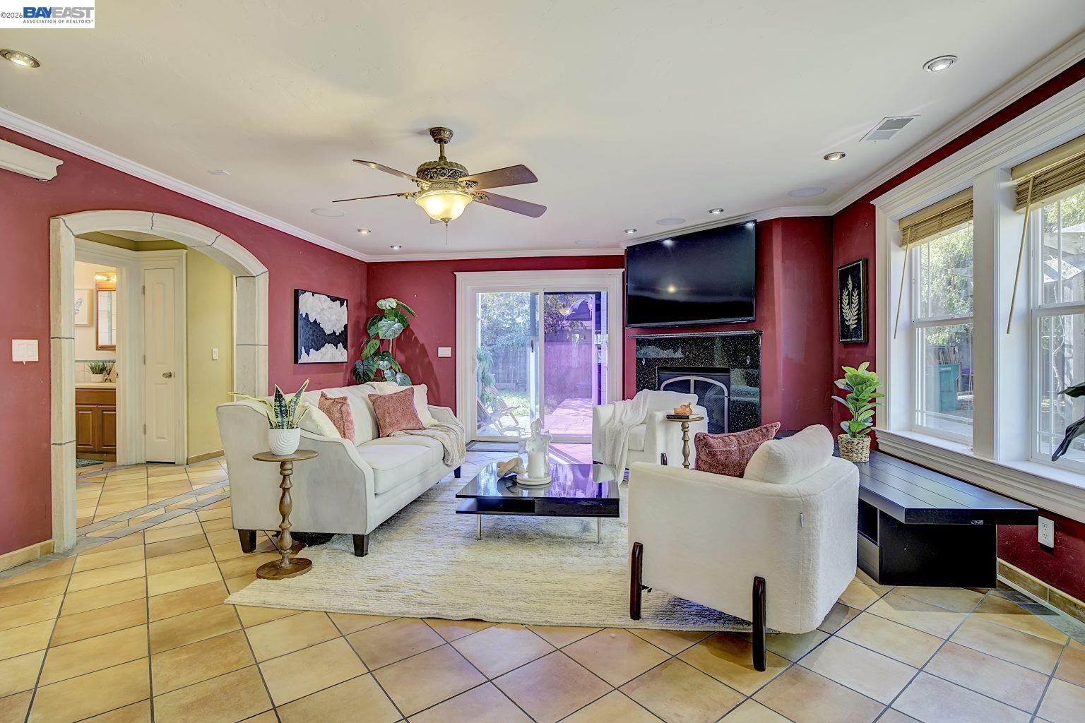 Detail Gallery Image 8 of 55 For 2635 E 10th St, Oakland,  CA 94601 - 4 Beds | 3 Baths