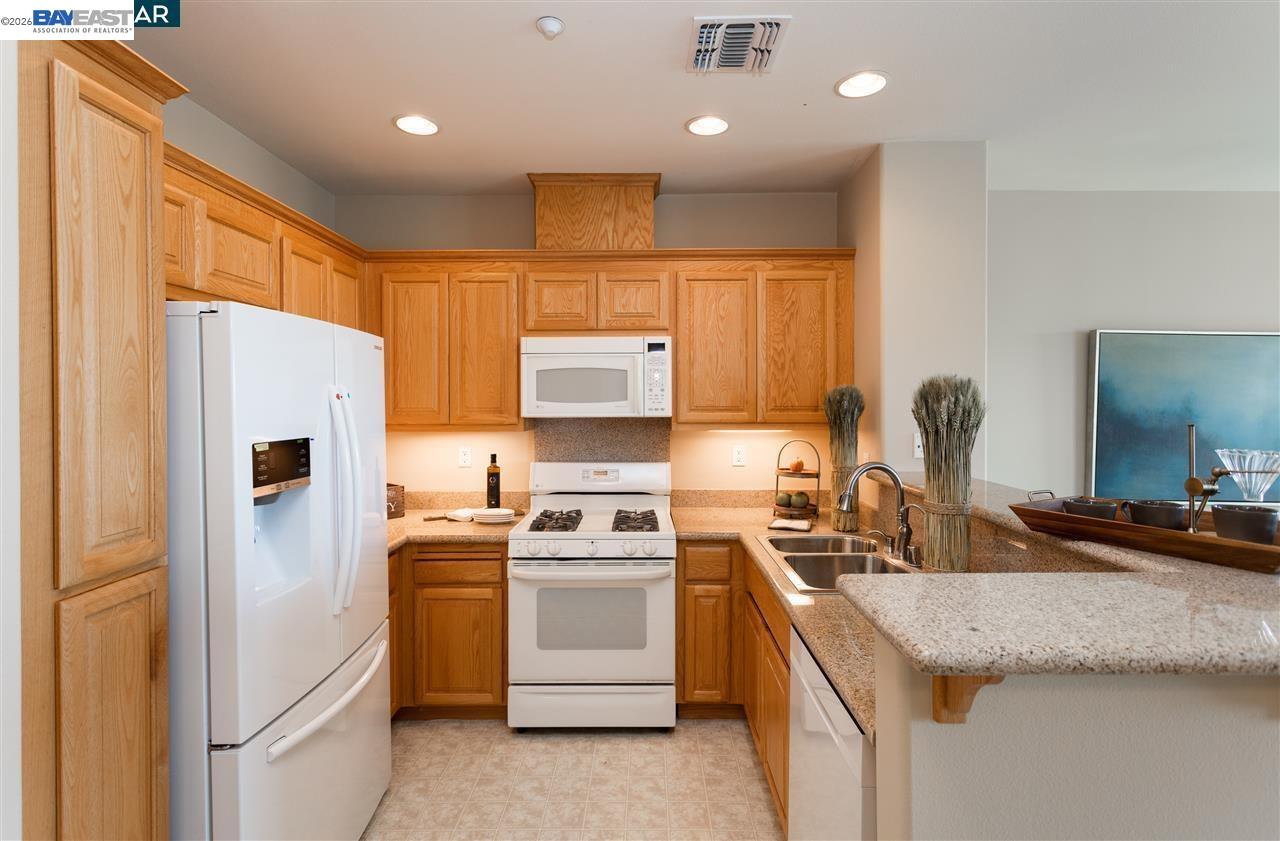 Photo #2: 41125307 Listing: Photo #2