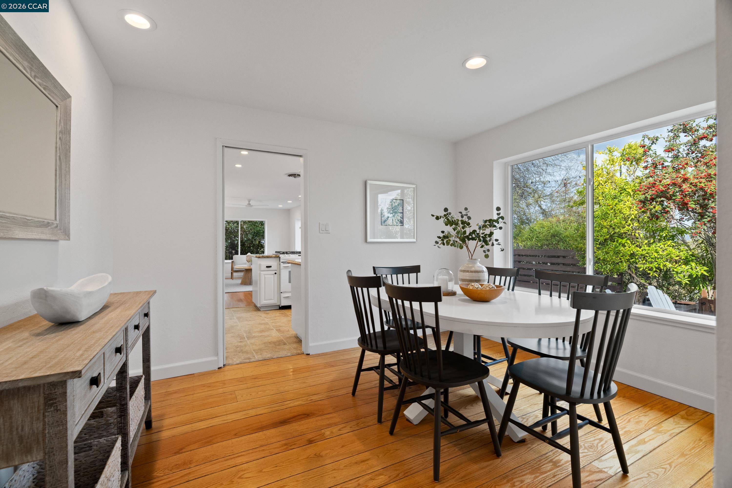 Detail Gallery Image 9 of 44 For 2080 Essenay Ave, Walnut Creek,  CA 94597 - 3 Beds | 2 Baths