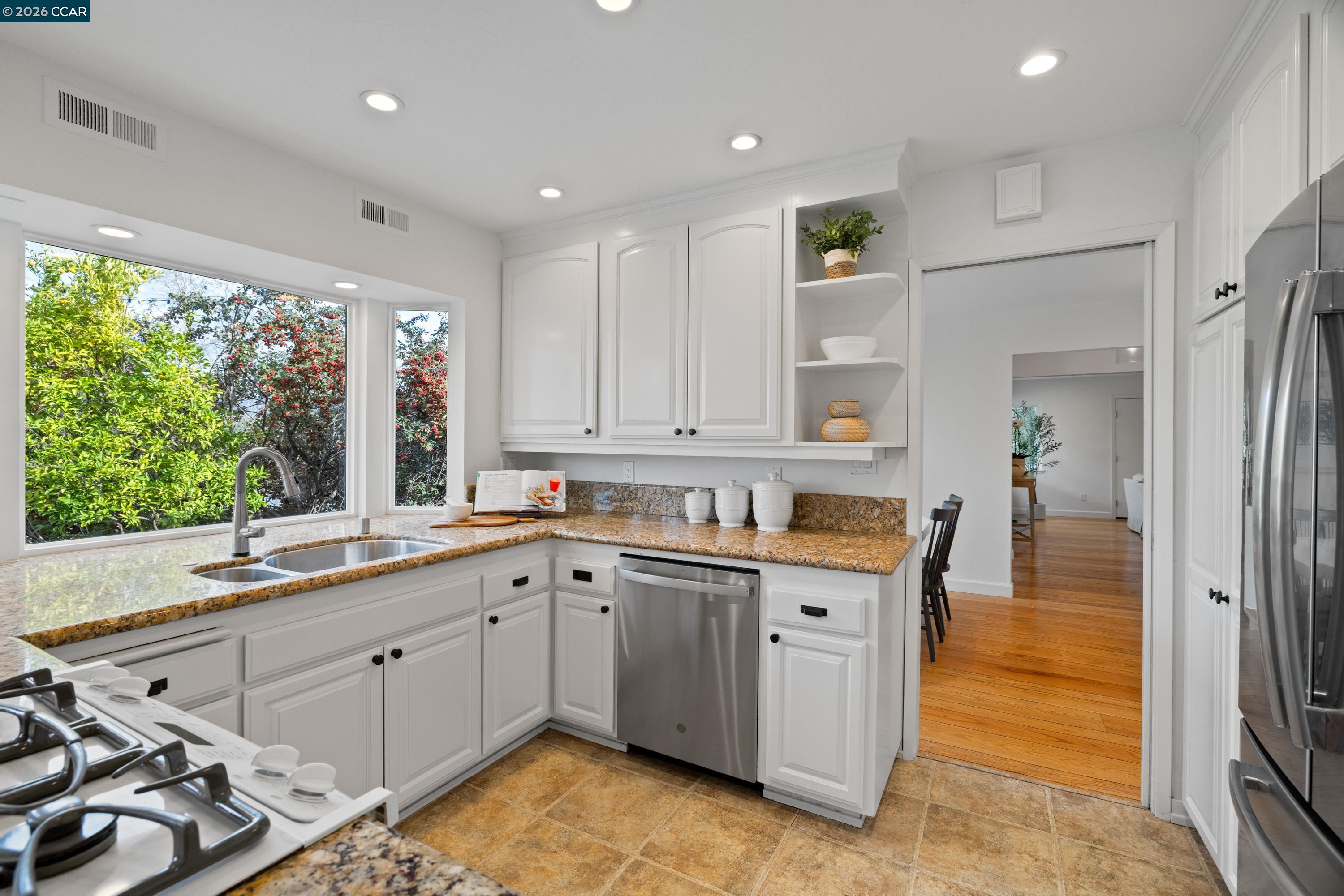 Detail Gallery Image 10 of 44 For 2080 Essenay Ave, Walnut Creek,  CA 94597 - 3 Beds | 2 Baths