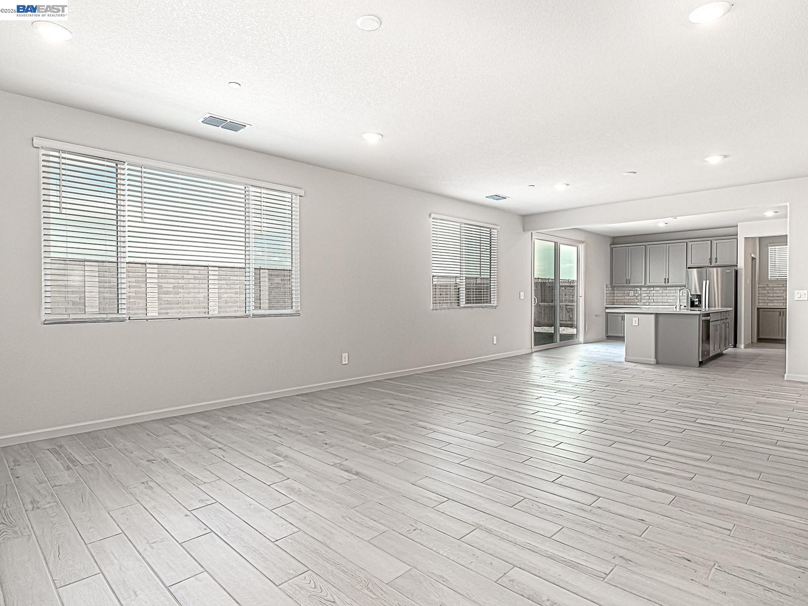 Detail Gallery Image 3 of 13 For 671 Channel Circle, Oakley,  CA 94561 - 4 Beds | 3 Baths