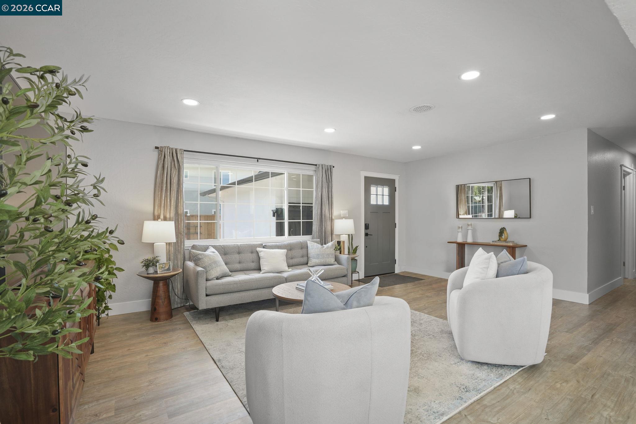 Detail Gallery Image 3 of 25 For 69 Fordham Ct, Pleasant Hill,  CA 94523 - 3 Beds | 2 Baths