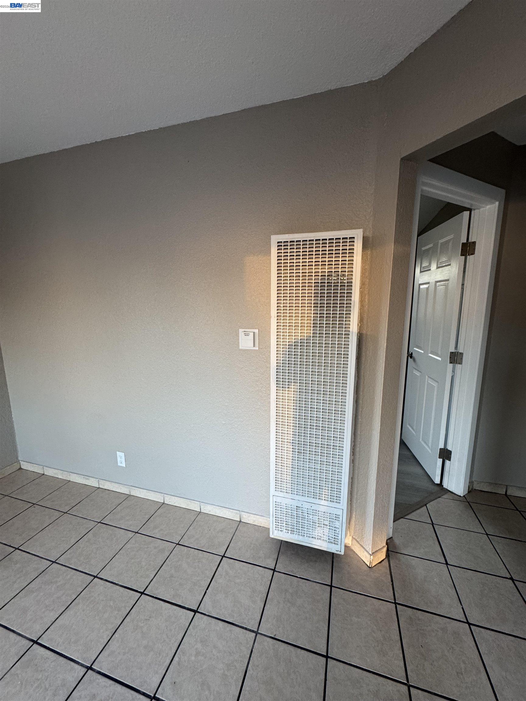 Detail Gallery Image 7 of 14 For 1840 90th Avenue, Oakland,  CA 94603 - – Beds | – Baths