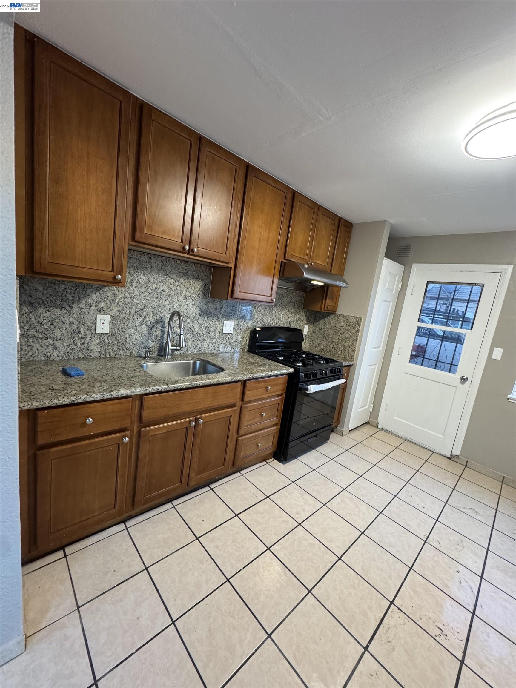 Detail Gallery Image 8 of 14 For 1840 90th Avenue, Oakland,  CA 94603 - – Beds | – Baths