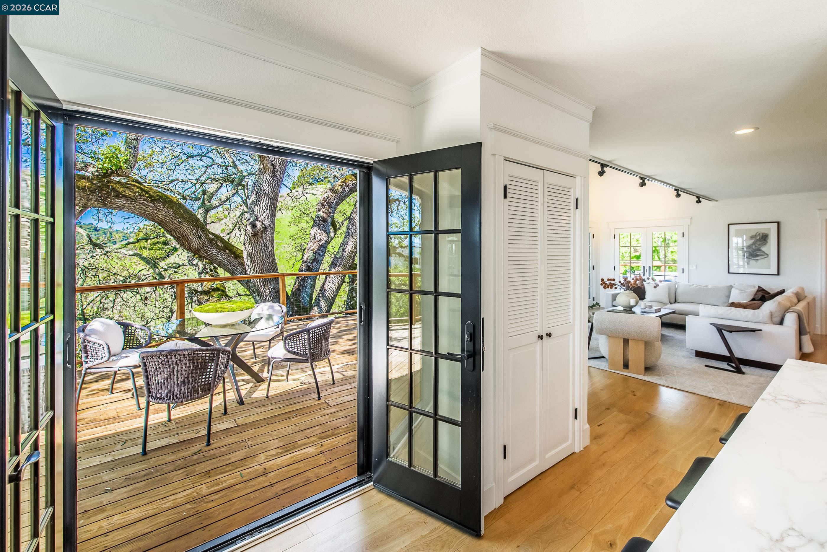 Detail Gallery Image 15 of 59 For 33 Deer Trail, Lafayette,  CA 94549 - 6 Beds | 4/1 Baths