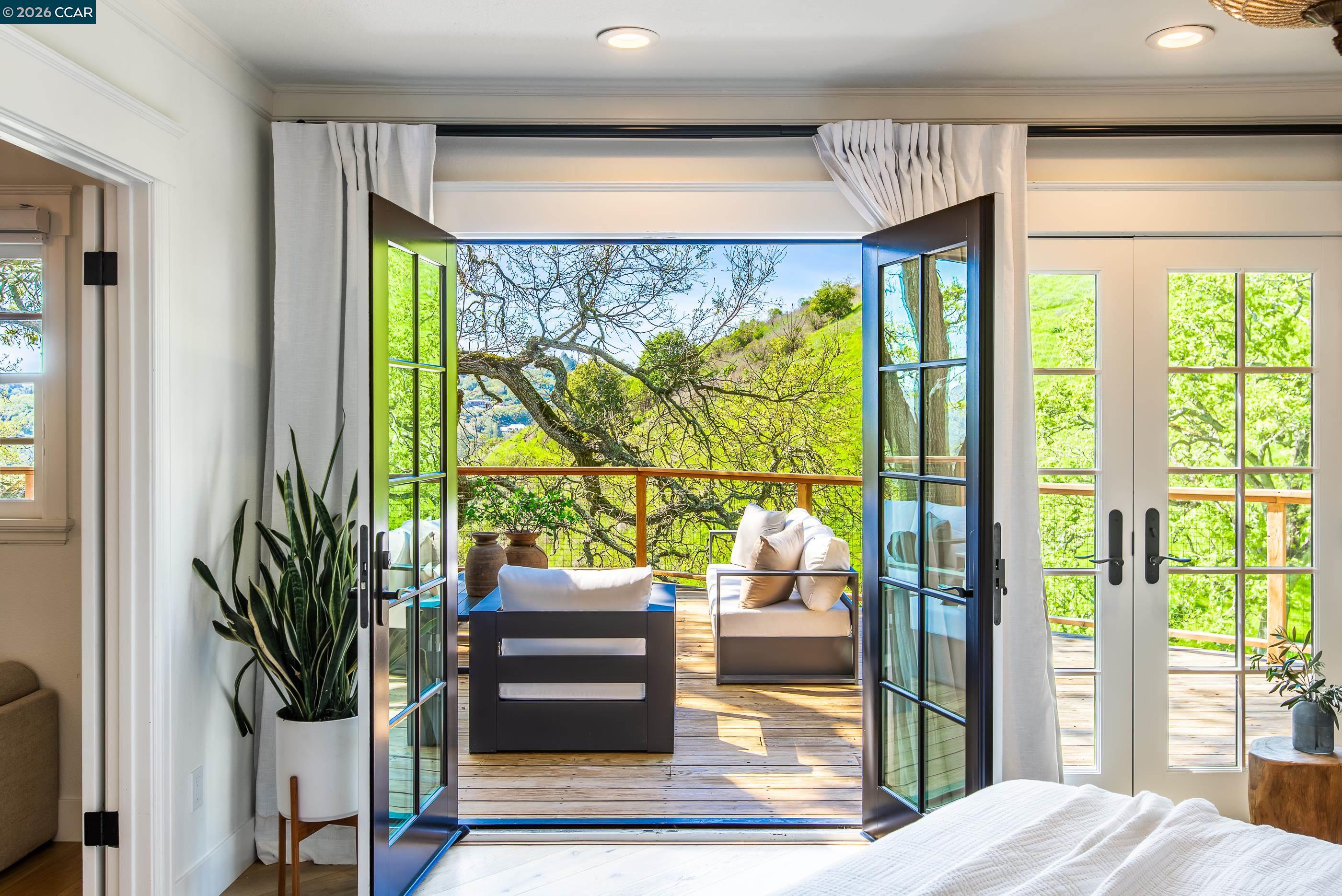 Detail Gallery Image 24 of 59 For 33 Deer Trail, Lafayette,  CA 94549 - 6 Beds | 4/1 Baths