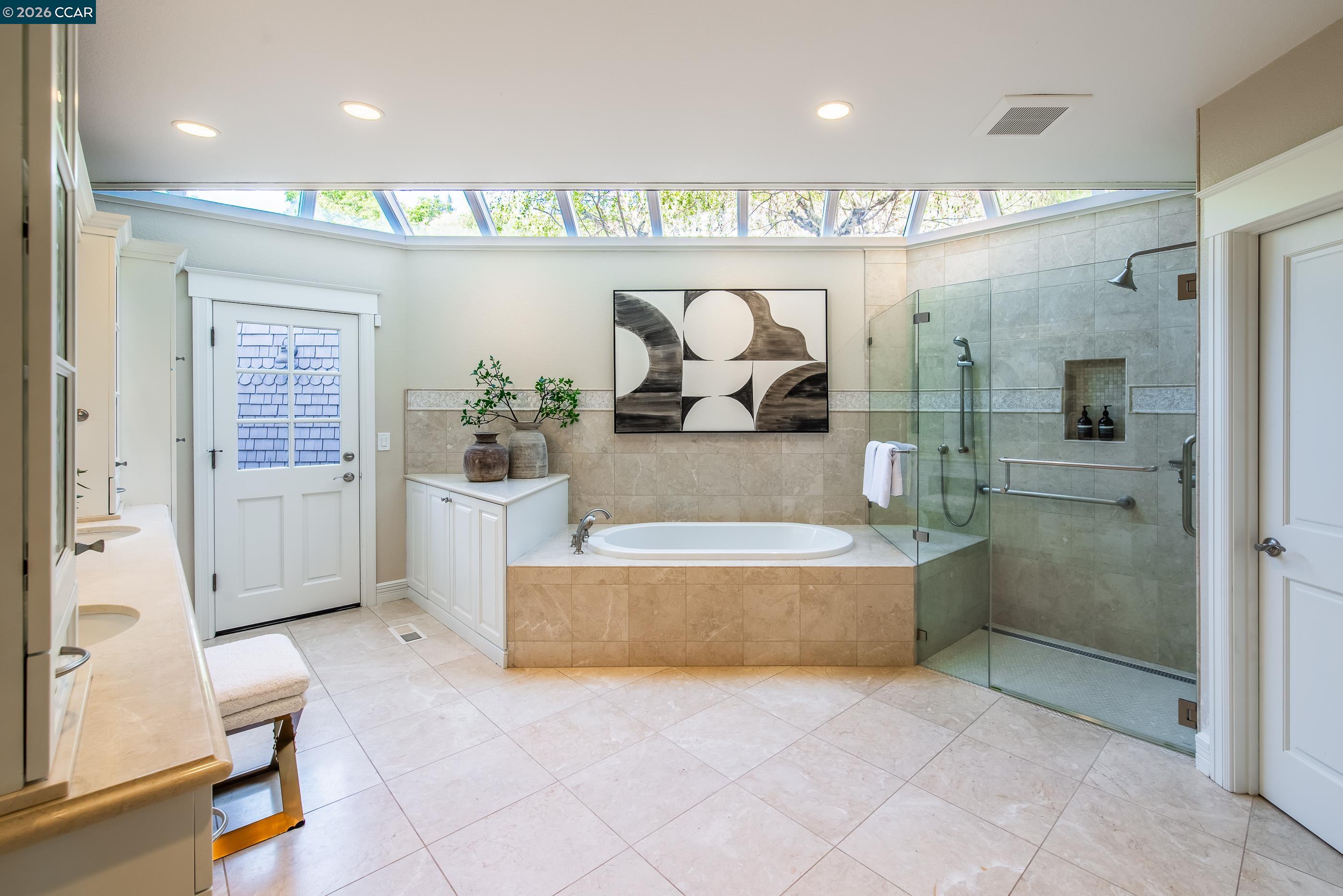 Detail Gallery Image 25 of 59 For 33 Deer Trail, Lafayette,  CA 94549 - 6 Beds | 4/1 Baths