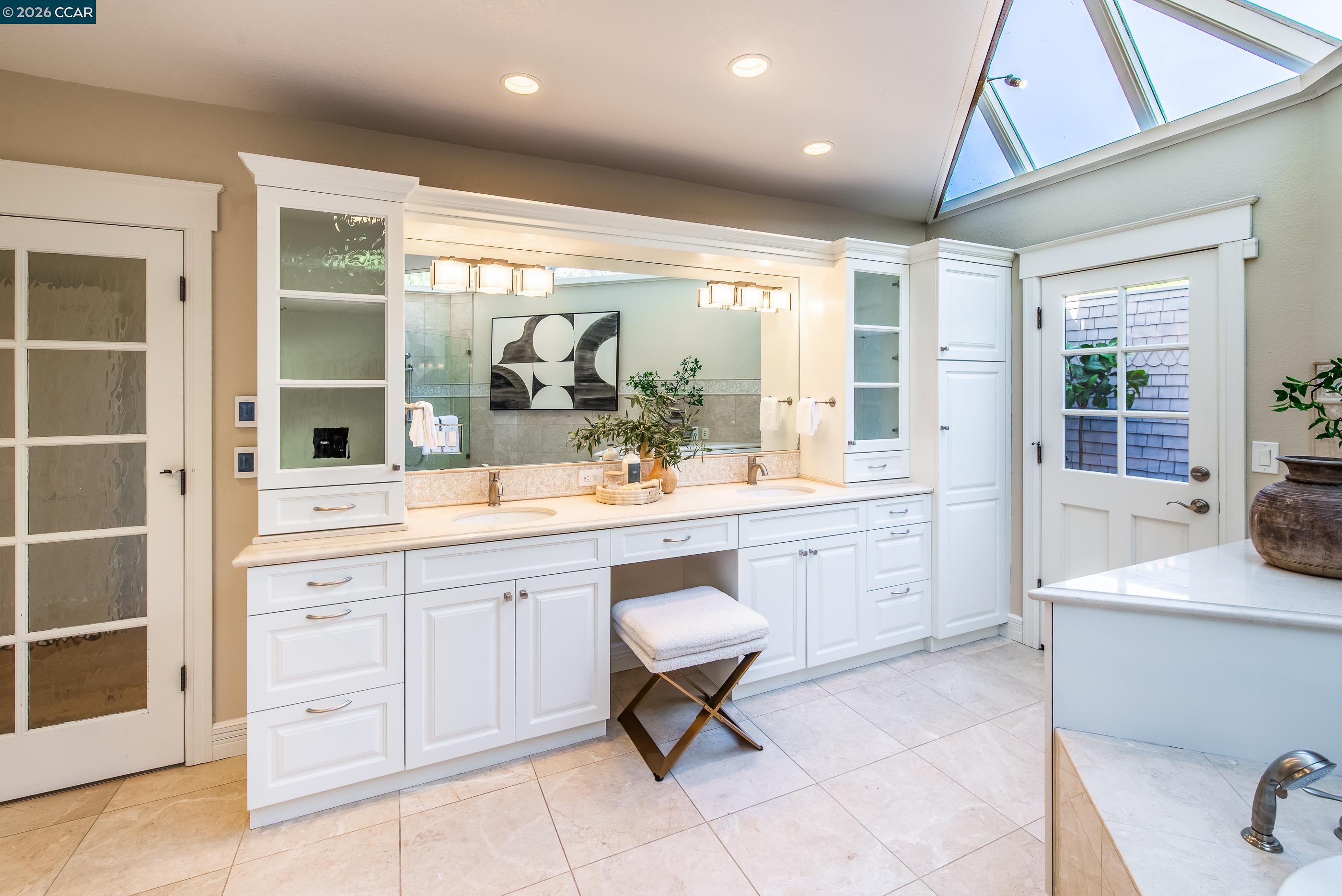 Detail Gallery Image 26 of 59 For 33 Deer Trail, Lafayette,  CA 94549 - 6 Beds | 4/1 Baths