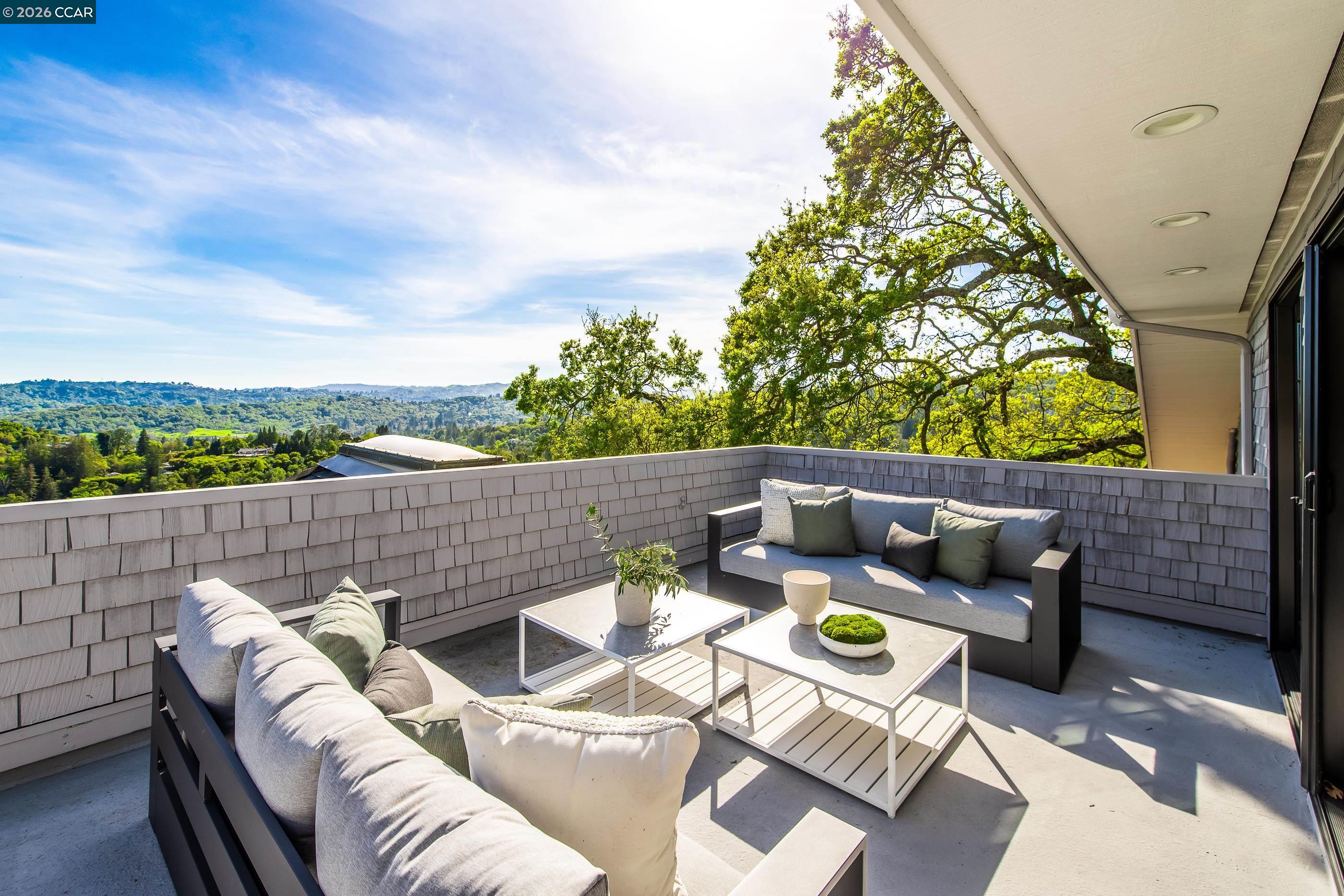 Detail Gallery Image 31 of 59 For 33 Deer Trail, Lafayette,  CA 94549 - 6 Beds | 4/1 Baths