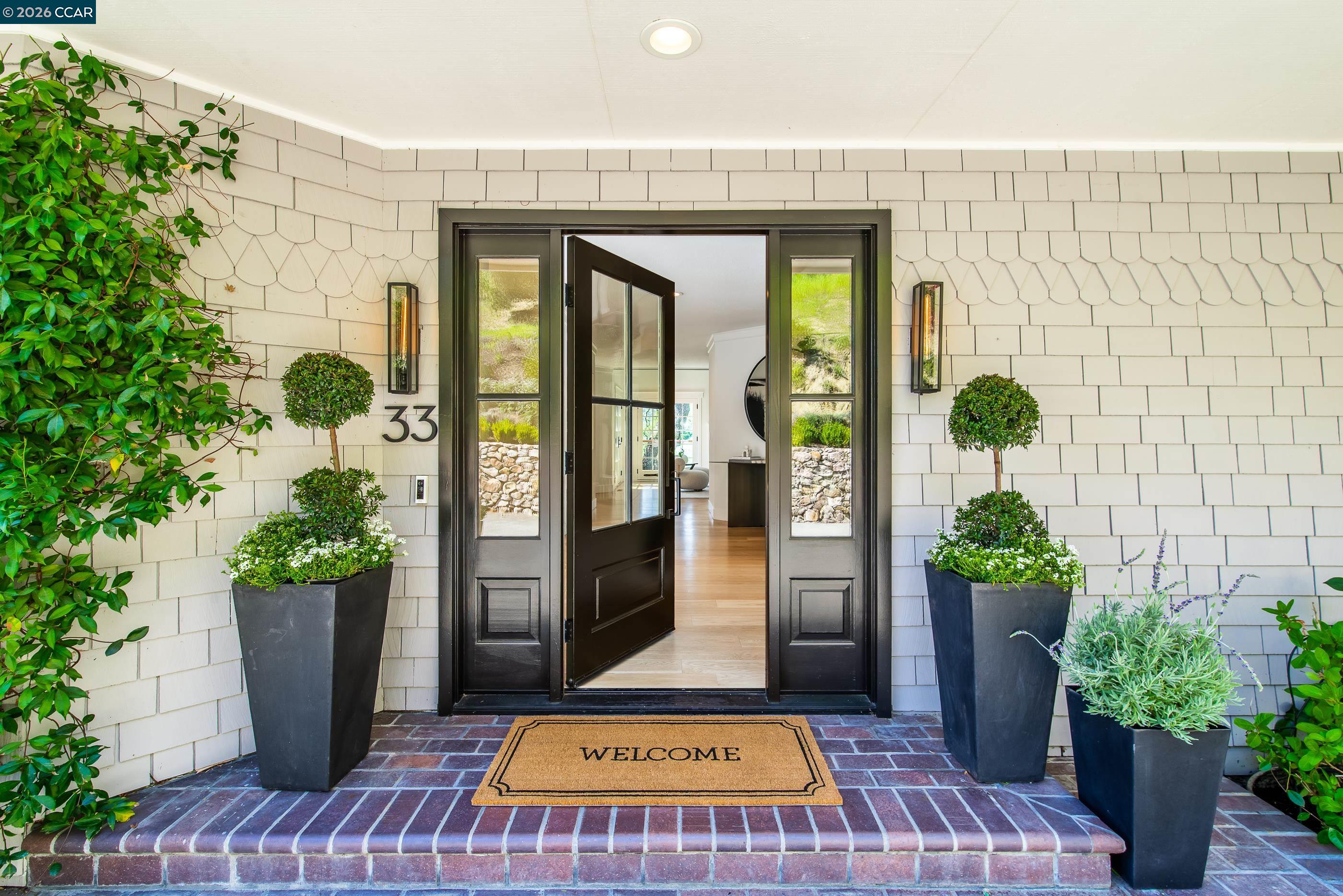 Detail Gallery Image 6 of 59 For 33 Deer Trail, Lafayette,  CA 94549 - 6 Beds | 4/1 Baths