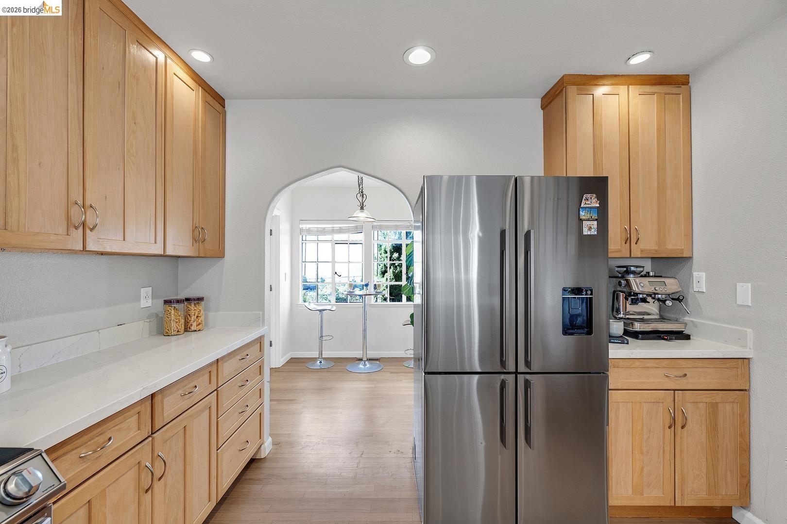 Detail Gallery Image 14 of 53 For 6344 Snake Rd, Oakland,  CA 94611 - 4 Beds | 2/1 Baths