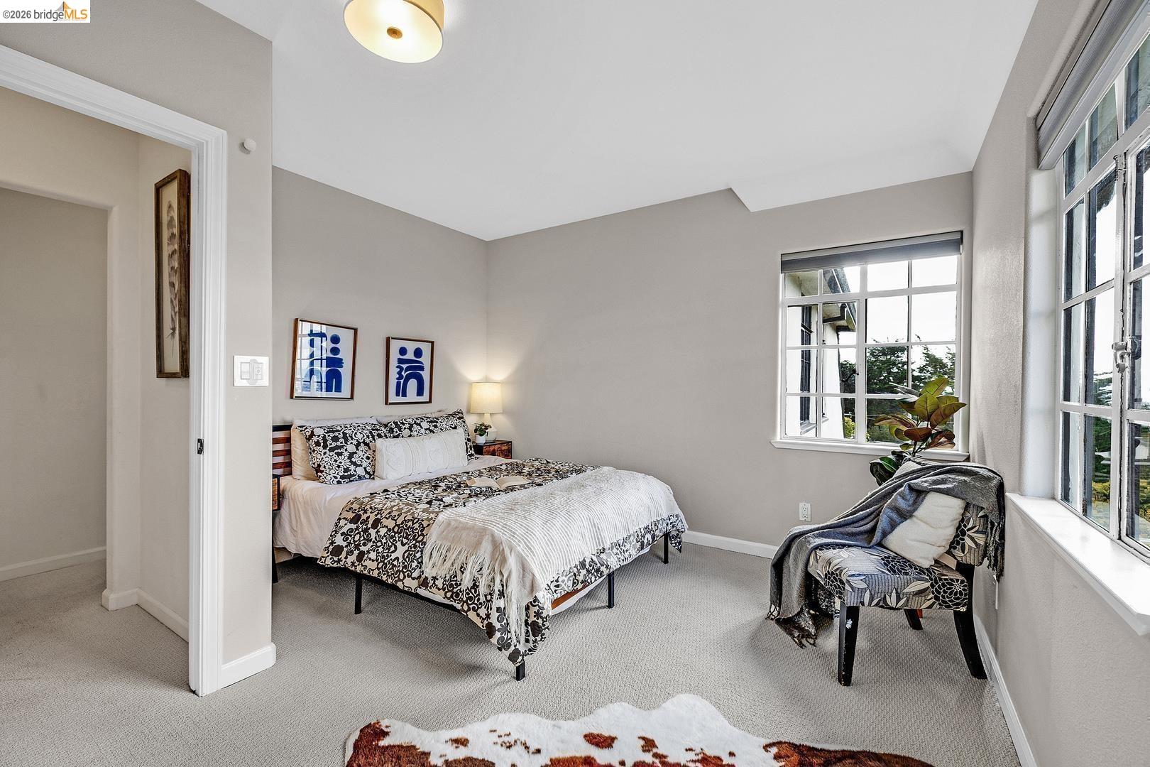 Detail Gallery Image 15 of 53 For 6344 Snake Rd, Oakland,  CA 94611 - 4 Beds | 2/1 Baths