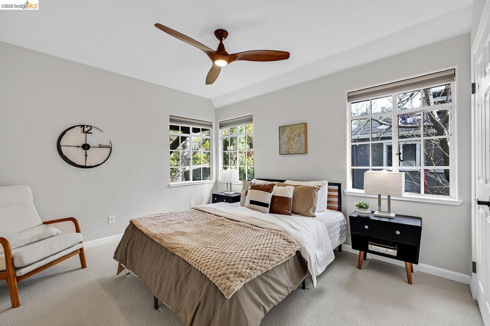 Detail Gallery Image 21 of 53 For 6344 Snake Rd, Oakland,  CA 94611 - 4 Beds | 2/1 Baths