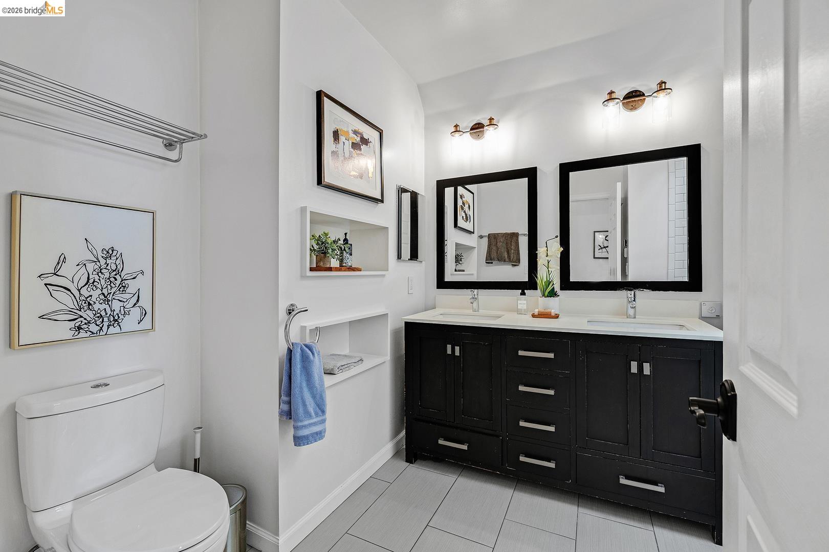 Detail Gallery Image 22 of 53 For 6344 Snake Rd, Oakland,  CA 94611 - 4 Beds | 2/1 Baths