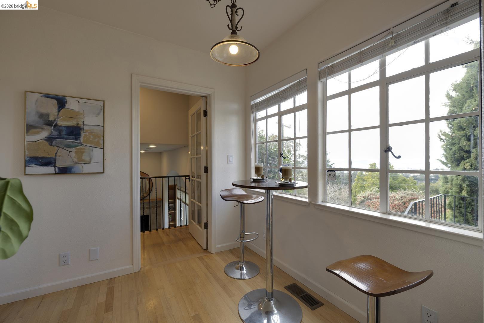 Detail Gallery Image 28 of 53 For 6344 Snake Rd, Oakland,  CA 94611 - 4 Beds | 2/1 Baths