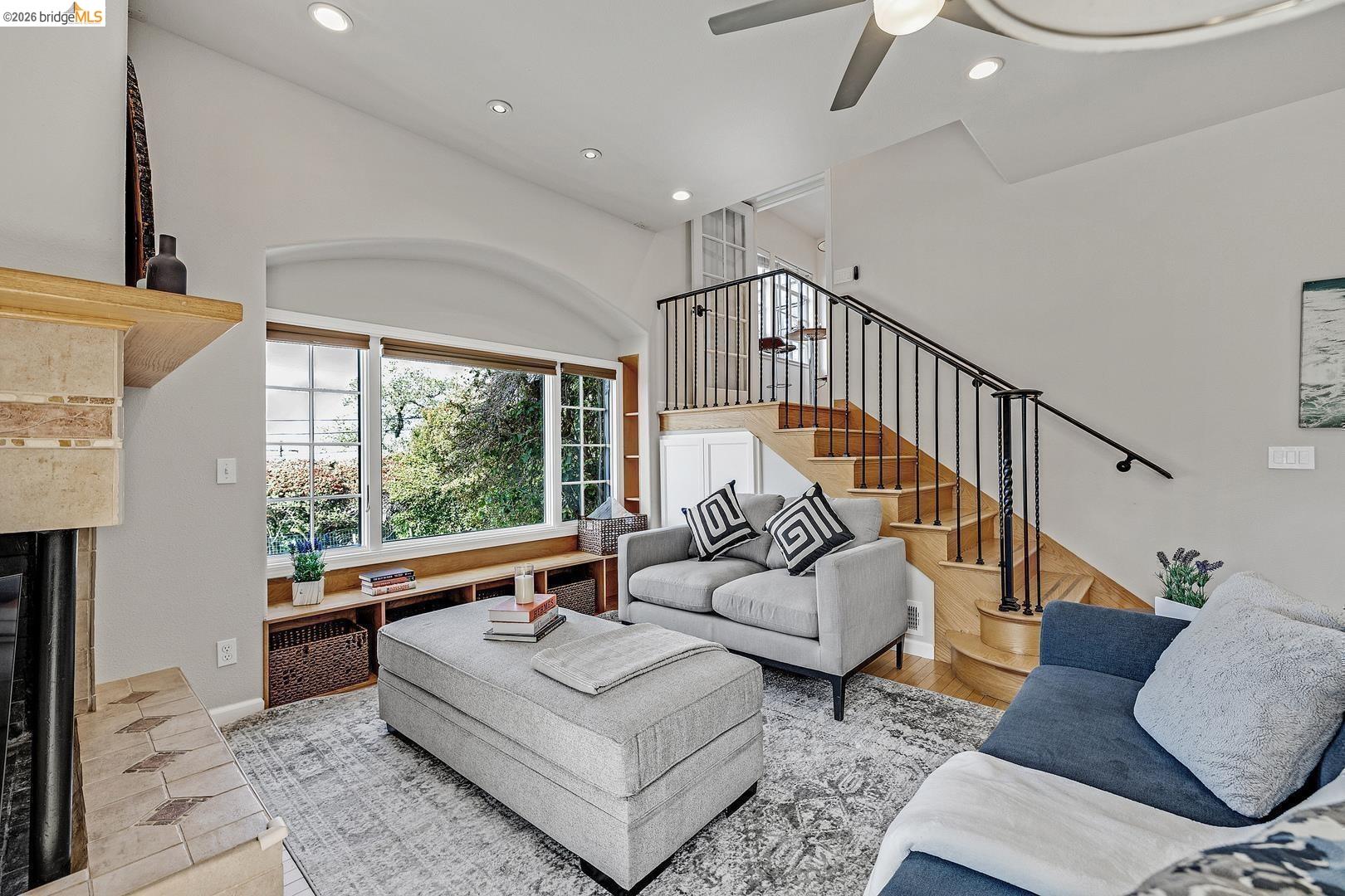 Detail Gallery Image 29 of 53 For 6344 Snake Rd, Oakland,  CA 94611 - 4 Beds | 2/1 Baths