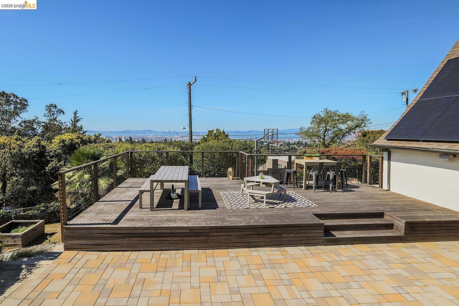 Detail Gallery Image 30 of 53 For 6344 Snake Rd, Oakland,  CA 94611 - 4 Beds | 2/1 Baths