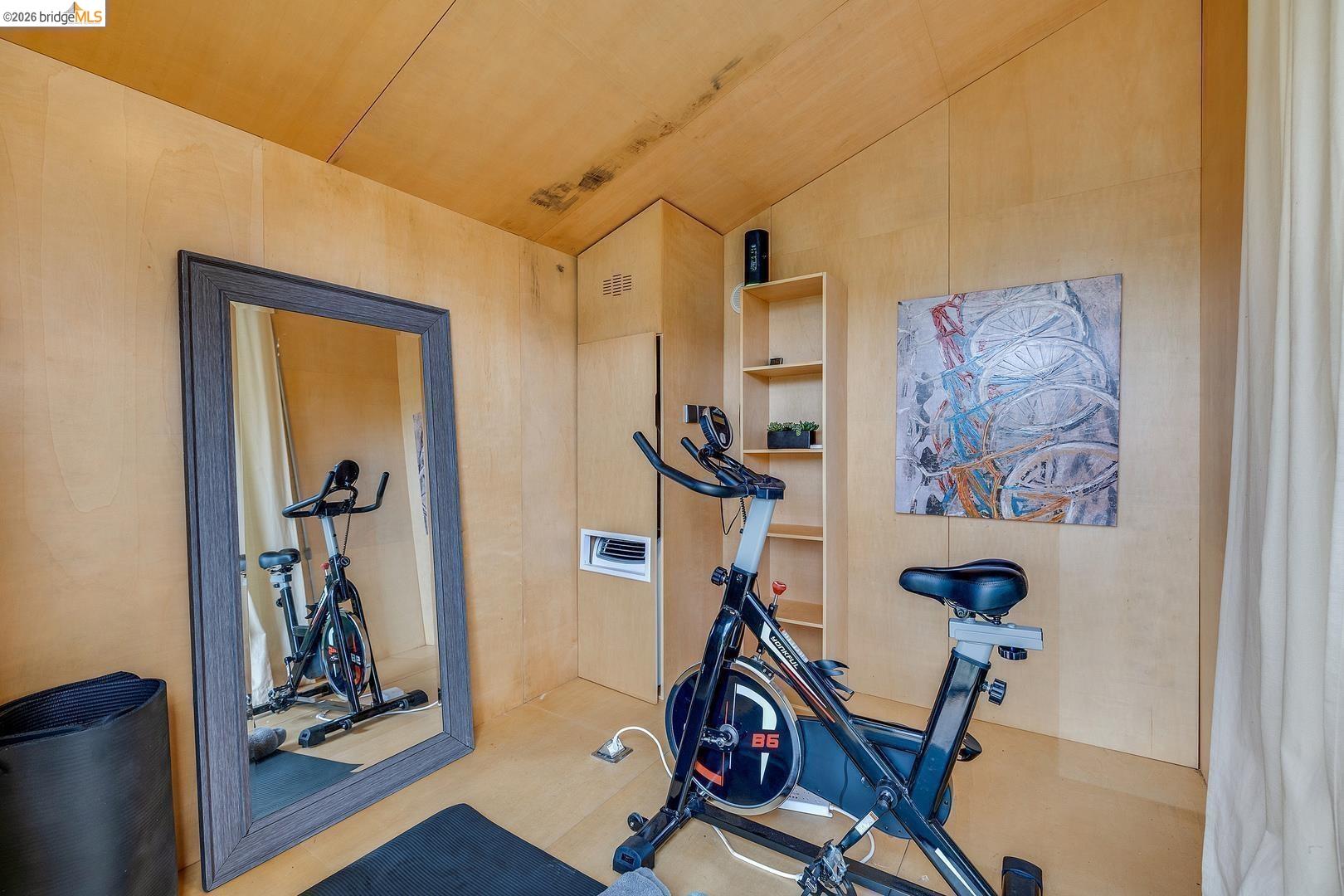 Detail Gallery Image 34 of 53 For 6344 Snake Rd, Oakland,  CA 94611 - 4 Beds | 2/1 Baths