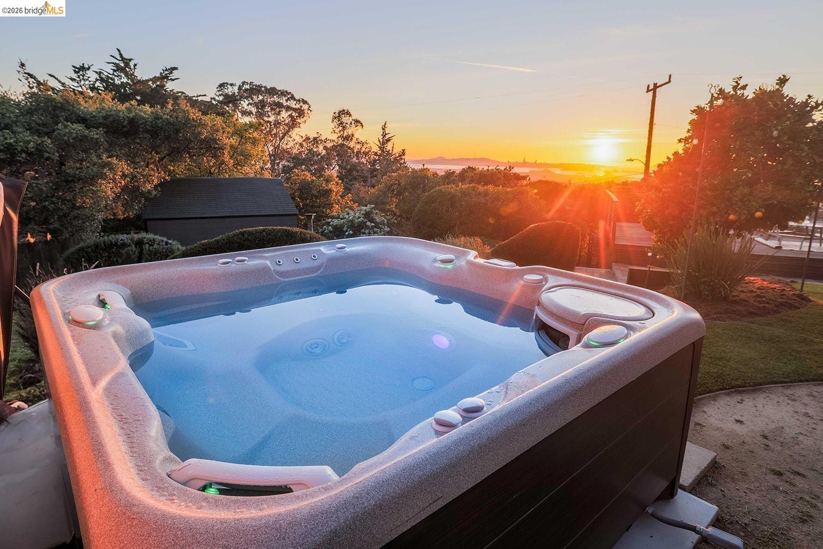 Detail Gallery Image 37 of 53 For 6344 Snake Rd, Oakland,  CA 94611 - 4 Beds | 2/1 Baths