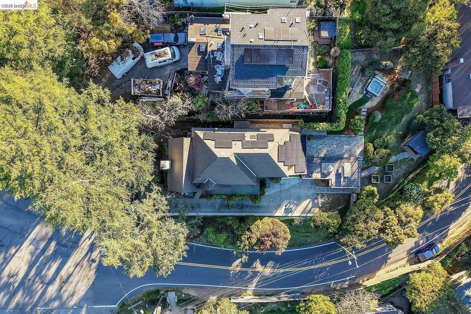 Detail Gallery Image 41 of 53 For 6344 Snake Rd, Oakland,  CA 94611 - 4 Beds | 2/1 Baths