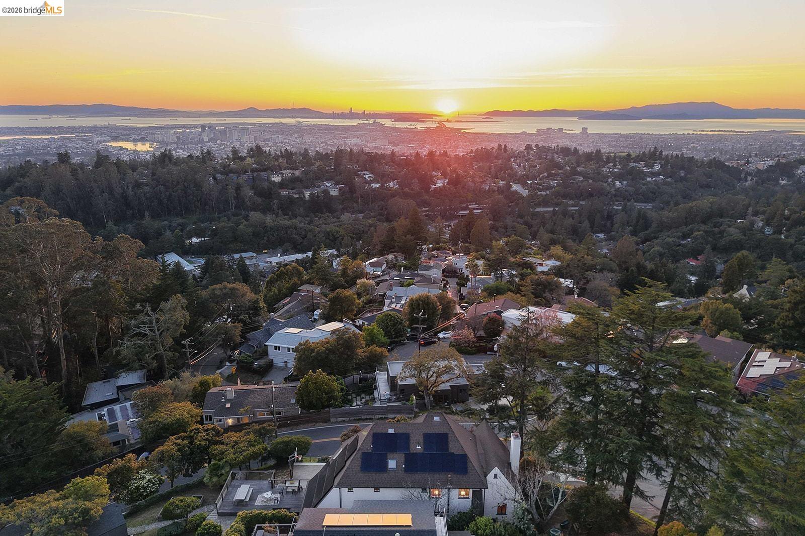 Detail Gallery Image 48 of 53 For 6344 Snake Rd, Oakland,  CA 94611 - 4 Beds | 2/1 Baths