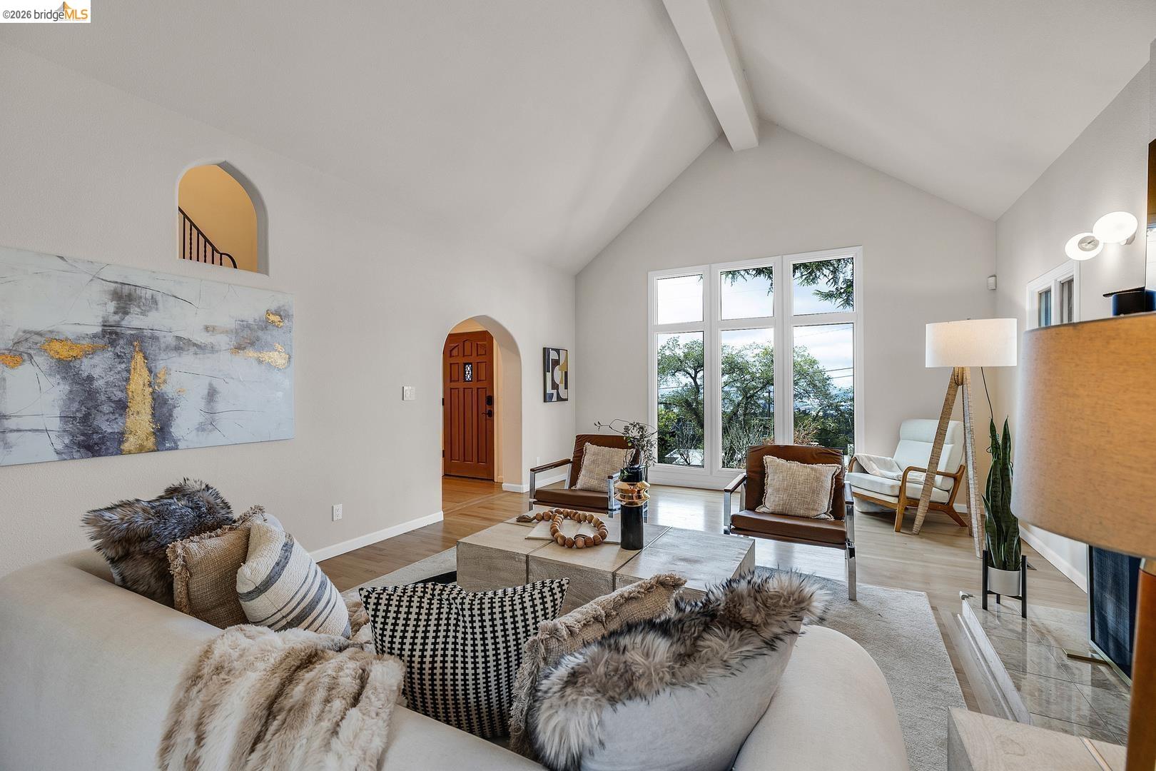 Detail Gallery Image 6 of 53 For 6344 Snake Rd, Oakland,  CA 94611 - 4 Beds | 2/1 Baths