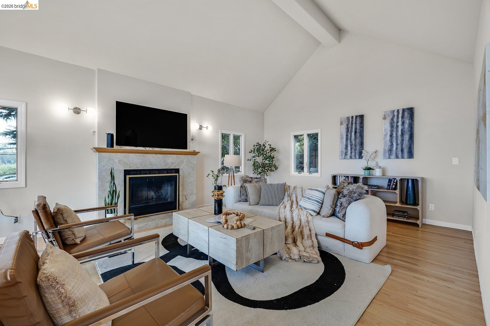 Detail Gallery Image 9 of 53 For 6344 Snake Rd, Oakland,  CA 94611 - 4 Beds | 2/1 Baths