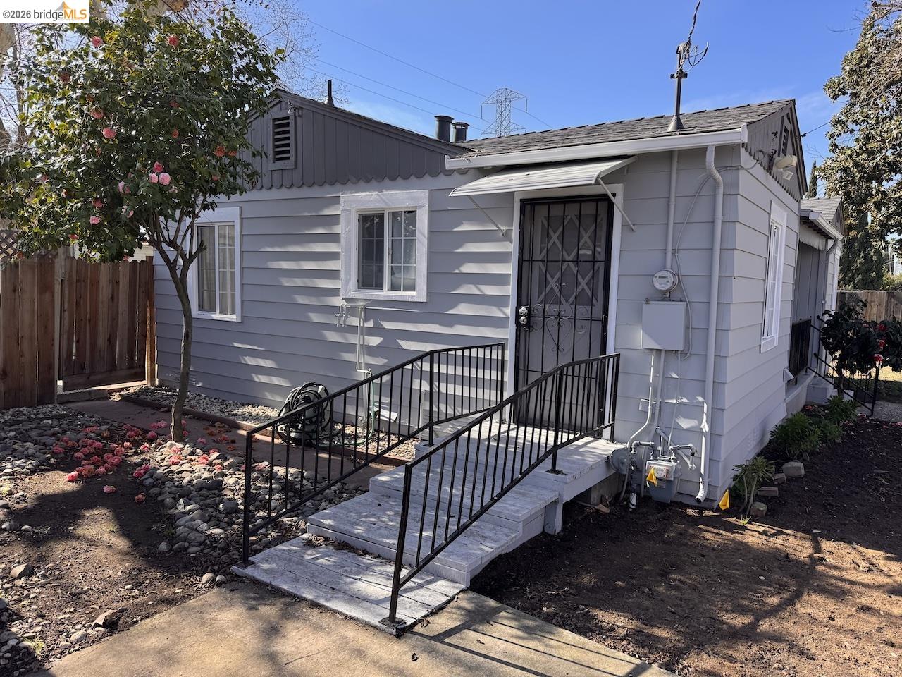 Detail Gallery Image 3 of 55 For 1936 & 1944 Vine Ln, Antioch,  CA 94509 - 3 Beds | 2 Baths