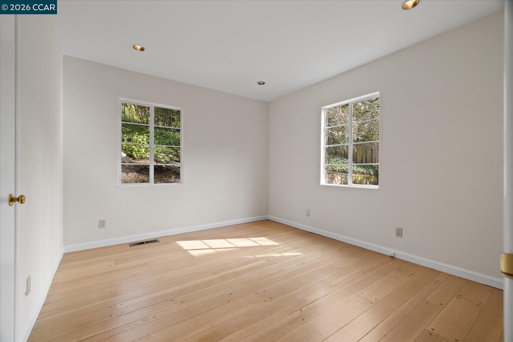 Detail Gallery Image 14 of 28 For 110 Moraga Way, Orinda,  CA 94563 - 2 Beds | 1/1 Baths